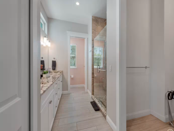 Luxurious Beach Getaway on Anna Maria Island Steps to Beach